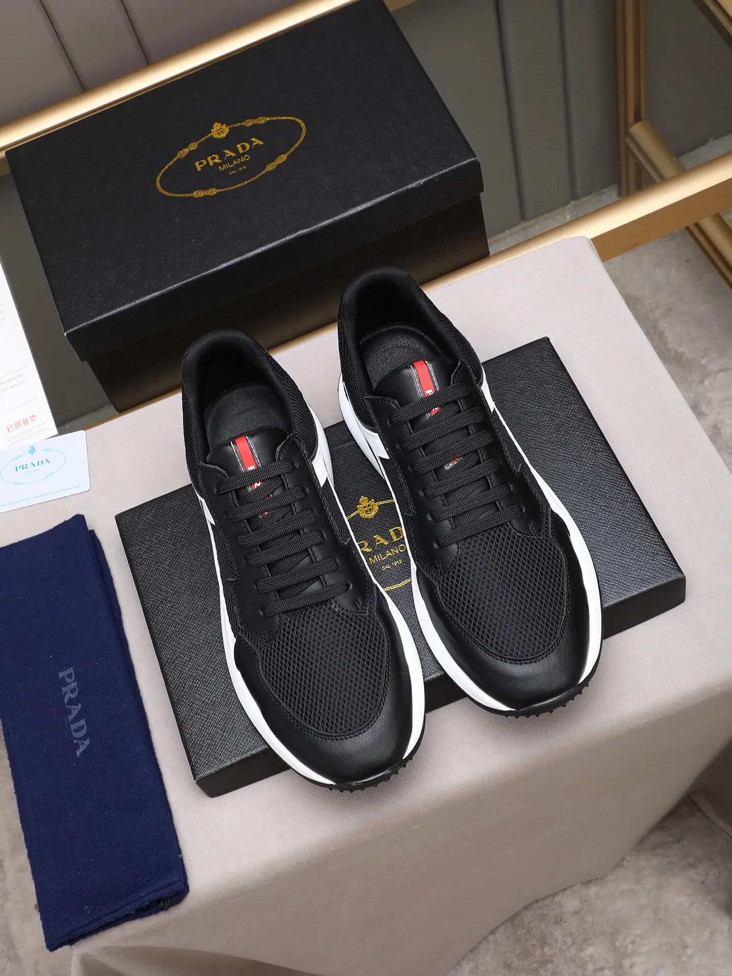 Men's shoes 💰460 Prada/Prada's new men's casual sports shoes, low-top lace-up sports shoes, fashionable and generous style, made of first-layer cowhide stitching and breathable mesh, soft, comfortable and breathable, tongue letter LOGO, finely crafted details, lightweight foam sole, fashionable and versatile! Size: 38-44 (45 customized)